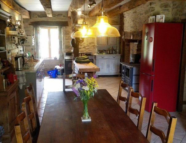 fermedelalisiere-home-kitchen-dining-fully-equipped