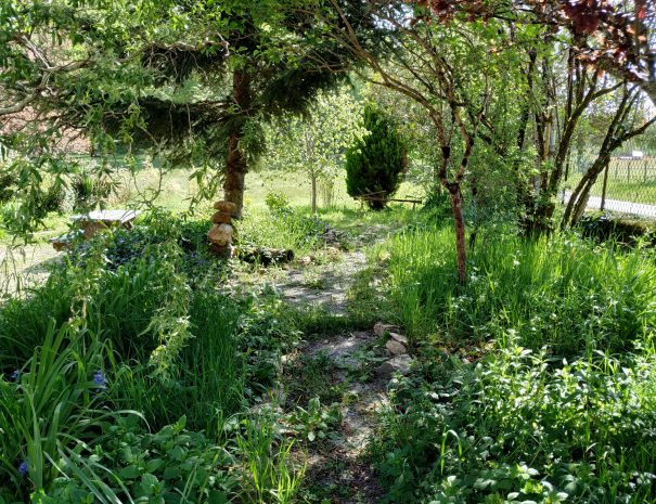 fermedelalisiere-home-secluded-garden